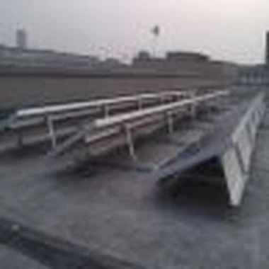 ติดตั้งระบบพลังงานแสงอาทิตย์ Pv Ballasted ติดตั้งบนพื้นดาดฟ้าเรียบ