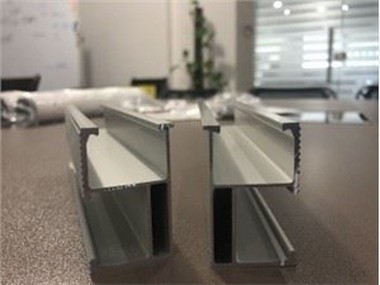 รางอลูมิเนียมสําหรับ PV พลังงานแสงอาทิตย์วงเล็บ